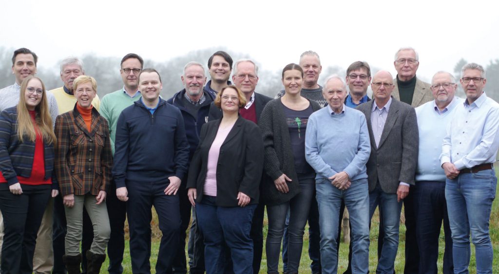Bild der zwanzig Kandidatinnen und Kandidaten des Bürgerverein Ellerau für die Kommunalwahl 2023.